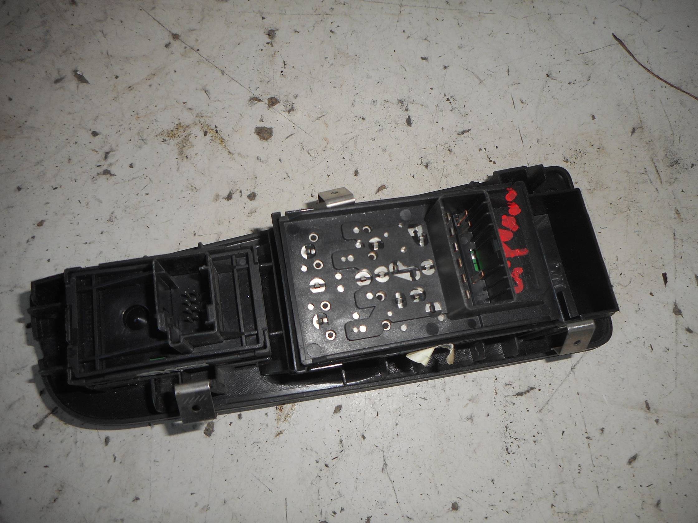 Interruttore alzacristalli porta ant.